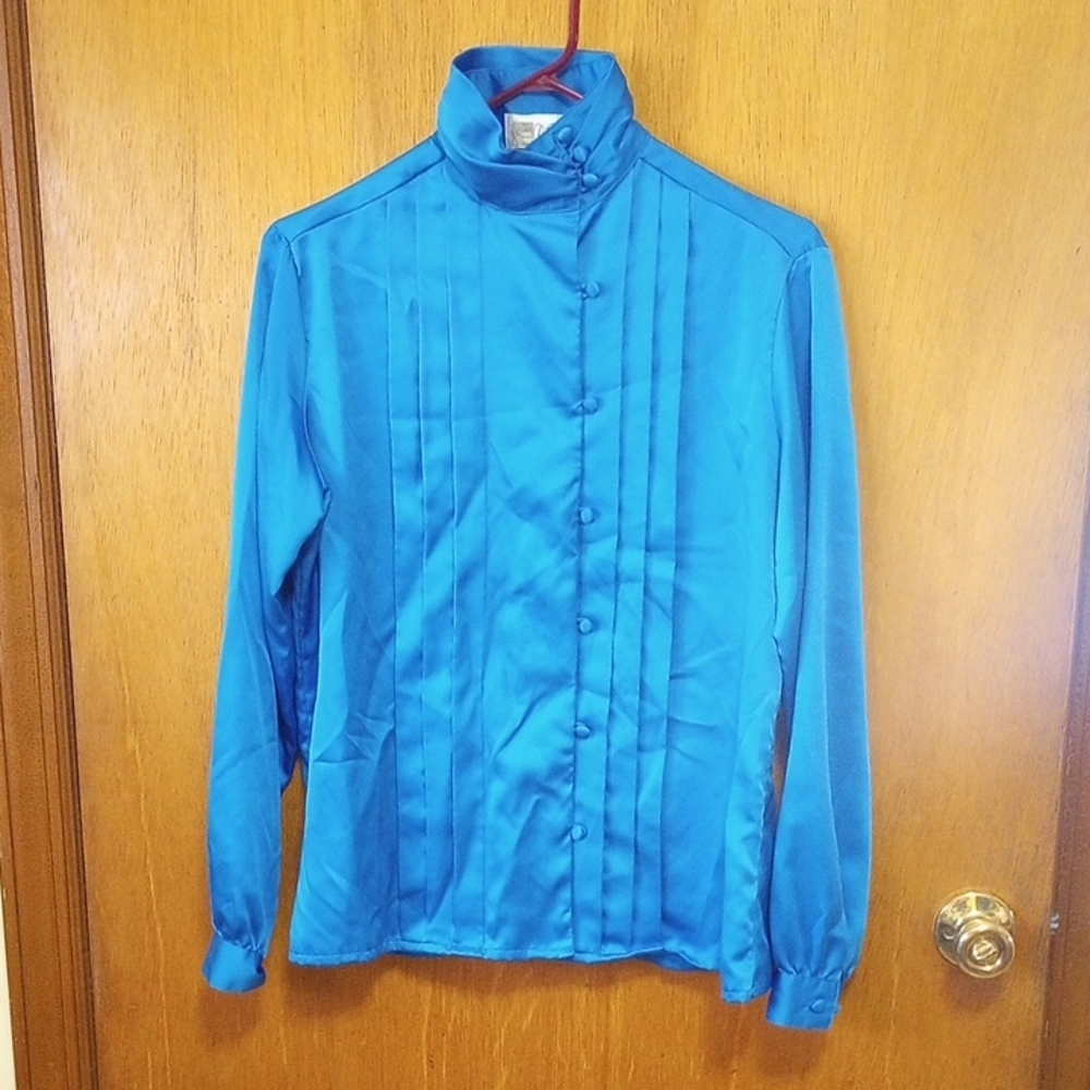 La Blouse Size 10 Blue Button Down Pleated Blouse, Long Sleeves, High Neck